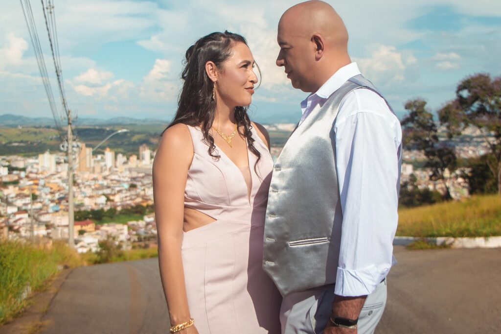 浮気調査で配偶者の不倫を見抜く方法は？