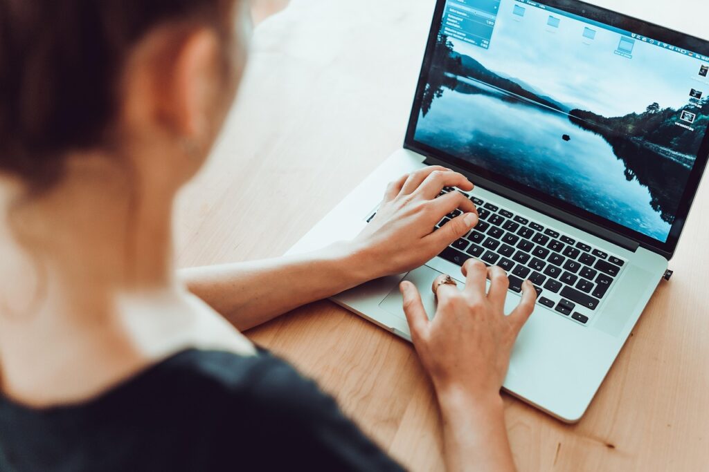探偵に浮気調査を依頼する際、女性相談員がいる事務所は本当に信頼できる？