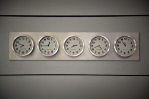 探偵の浮気調査で時間制パックと成功報酬の違いは何？